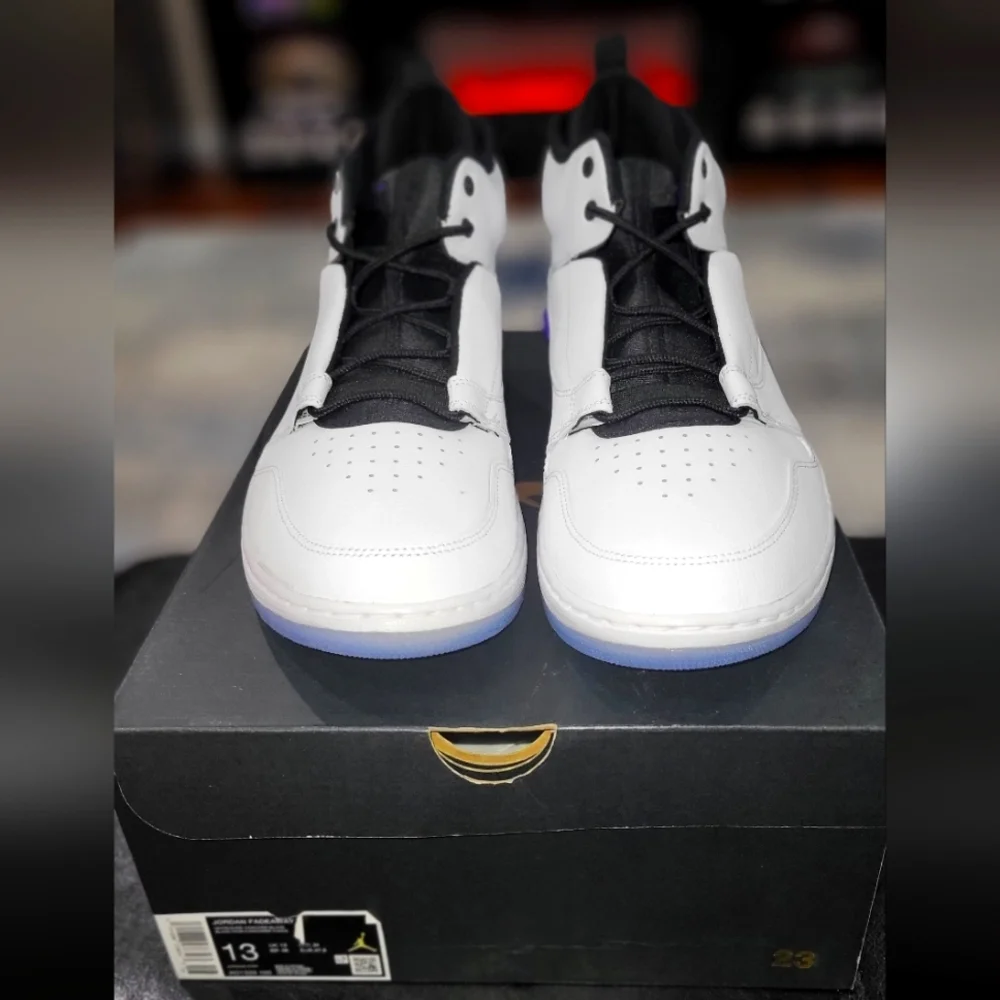 Jordan Fadeaway NIKE Sneakers White/Dark Concord Black- Men's Size 13 NEW